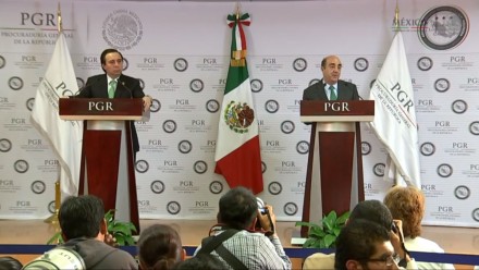 Zerón y Murillo durante la conferencia de prensa en la PGR.  Foto: Presidencia